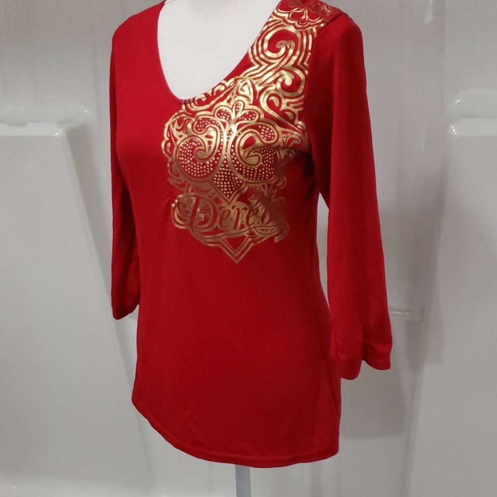 Dereon red and gold half sleeve shirt